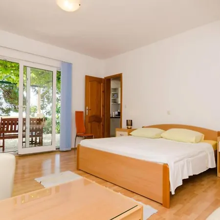 Διαμέρισμα Plavac Mali- Comfort One Bedroom With Terrace And Sea View *